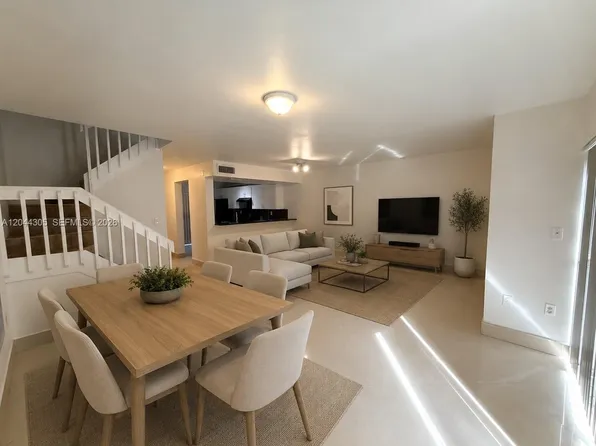 862 Crystal Lake Dr, Pompano Beach, FL 33064