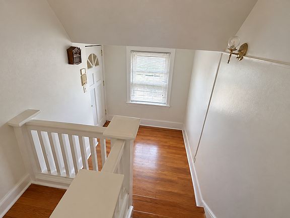 4th image of 2925 Main St Floor 1