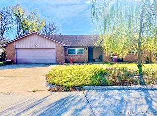 422 W 6th St, Dewey, OK 74029