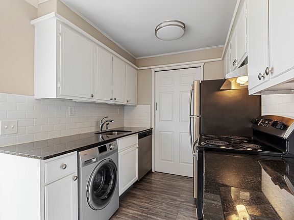 2nd image of 3853 Riverside Dr #3829