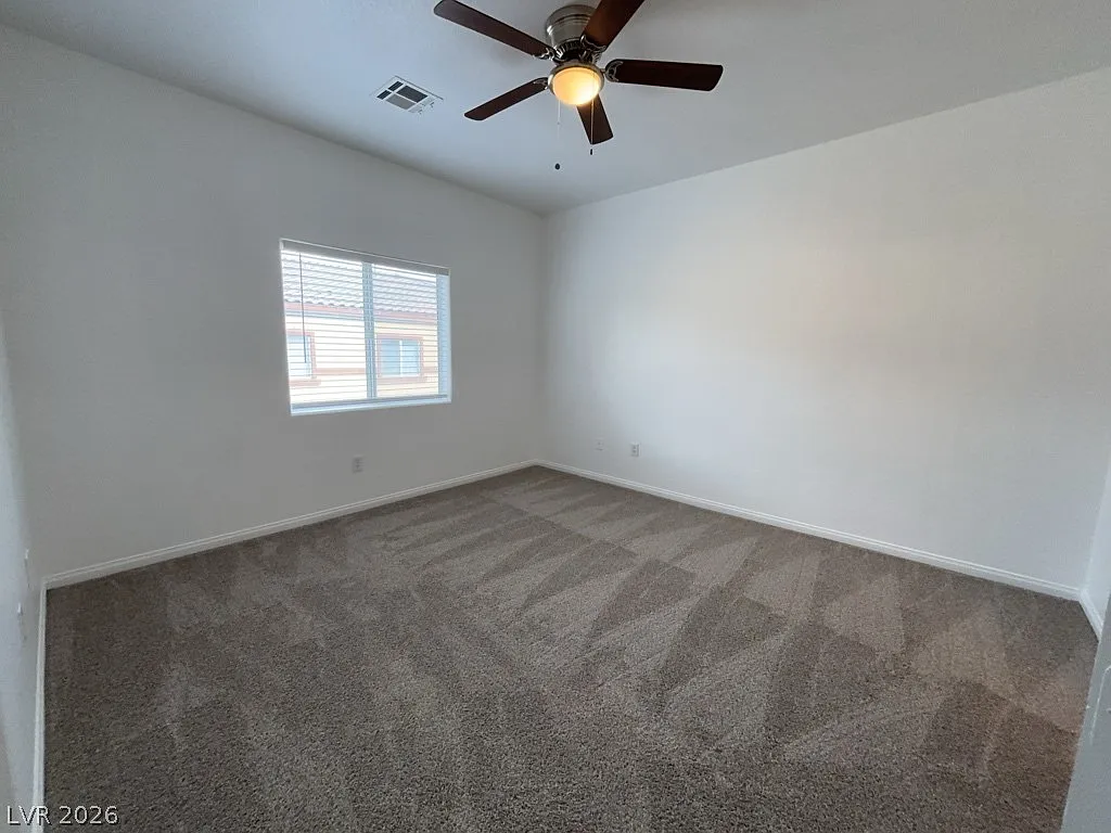 3 bed, 2.5 bath, 5214 sqft, $1,650 — Photo 2