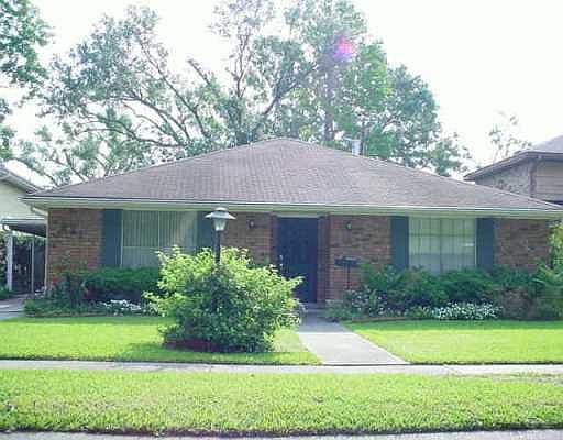 1st image of 811 Colony Rd