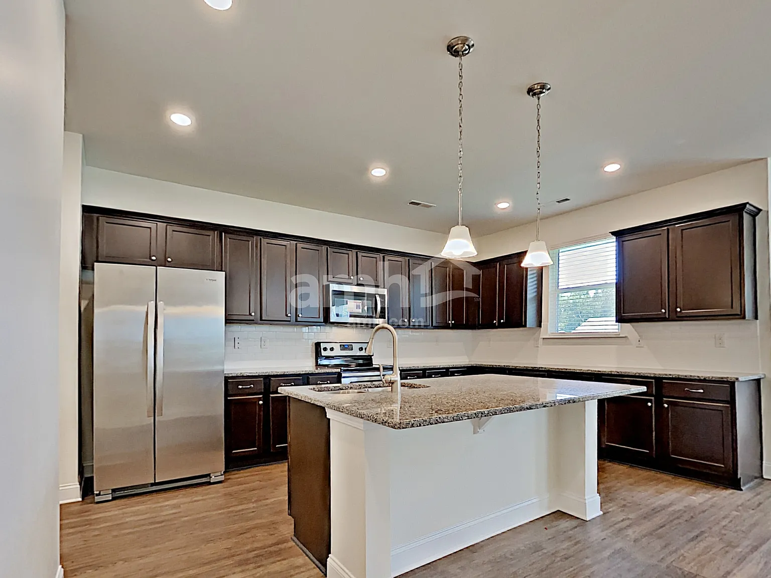 4 bed, 2.5 bath, 2379 sqft, $2,525 — Photo 3