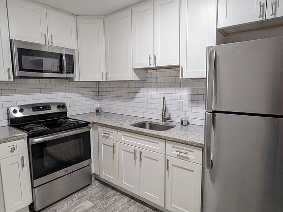 3rd image of 217 Scott Rd APT 1A