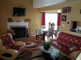 202 Butternut Ln #203, Streamwood, IL 60107