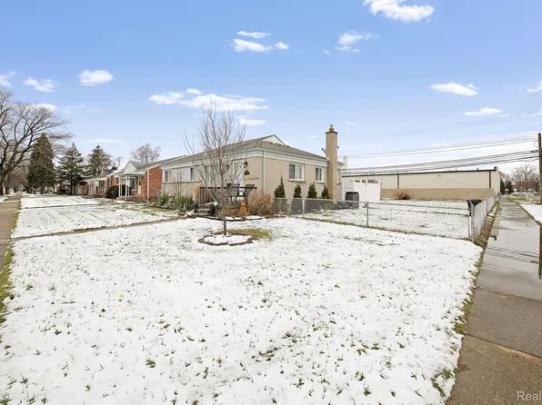 29012 Elmira St, Livonia, MI 48150