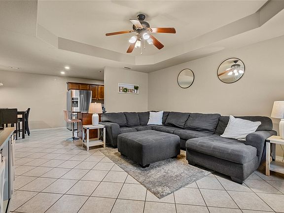 5th image of 702 E Bonnie Ln