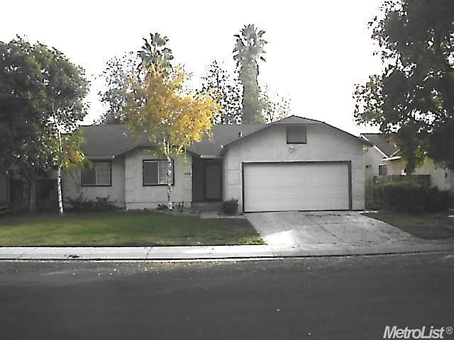 588 Sunrise Pl photo 1