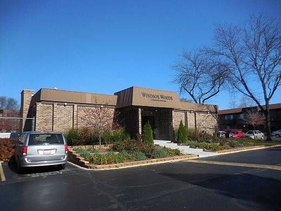 3rd image of 2624 N Windsor Dr Unit 101