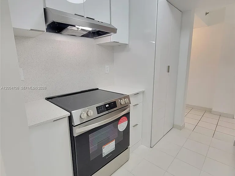 7601 Dickens Ave #402 — Photo 10