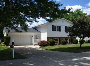 6 Yew Ct, Bloomington, IL 61701