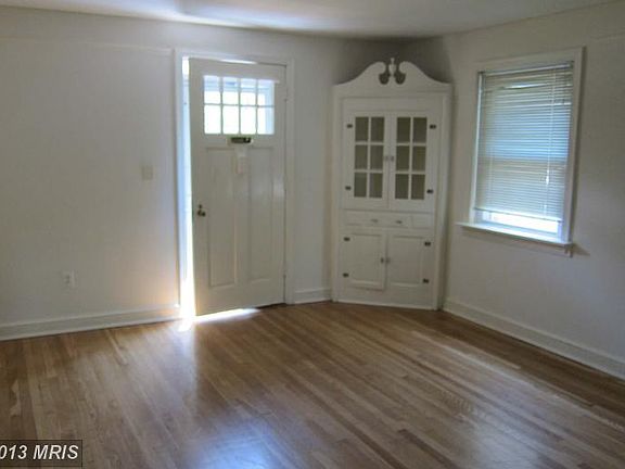 3rd image of 176 N Columbus St
