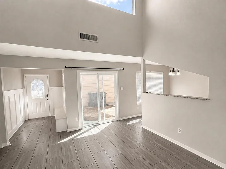 1819 Hanbury Ct — Photo 12