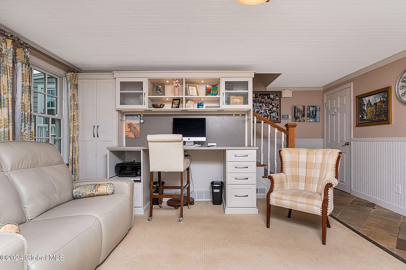 5th image of 189 Westchester Drive S