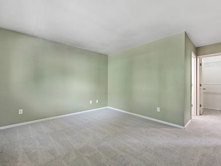 1094 Ebbets Dr SW — Photo 23