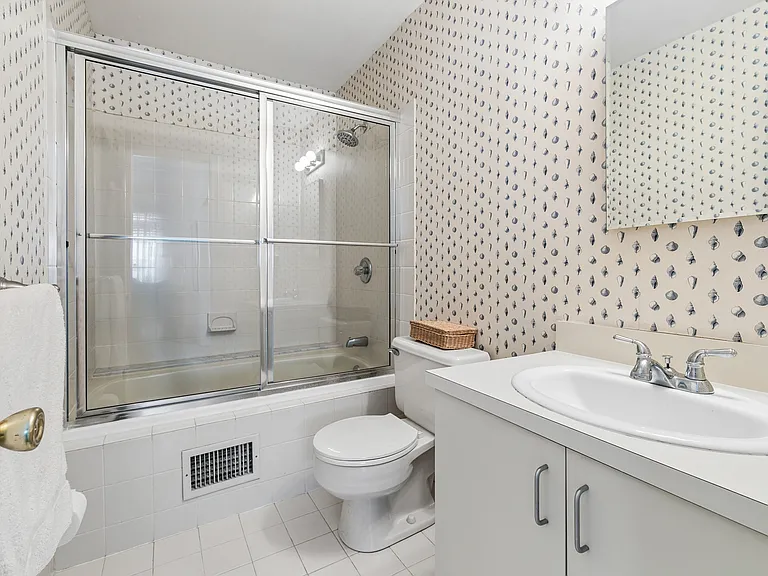 20 Hubbard Ln #102 — Photo 17