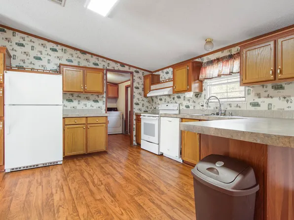 12211 Pinecrest Dr, Fountain, FL 32438