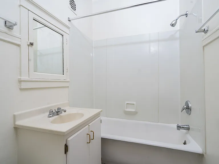 Ivanhoe Restroom