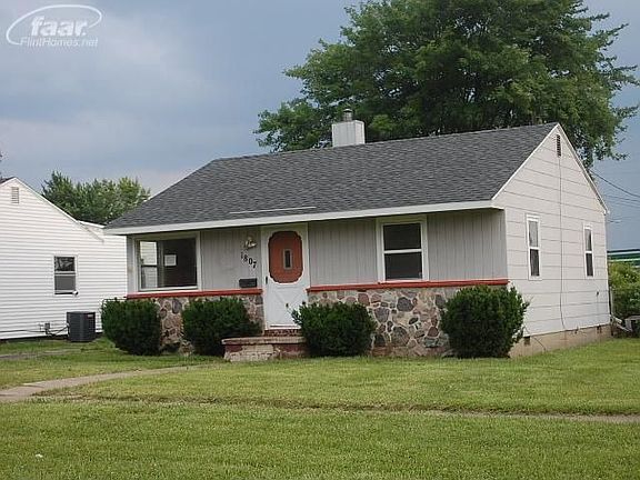 3rd image of 1807 Earlmoor Blvd