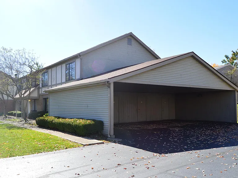 Woodridge Apartments — Photo 16