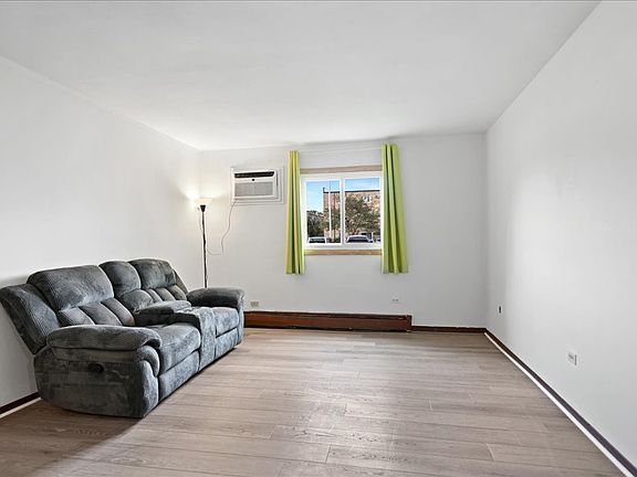 5th image of 135 W Elk Trl APT 135