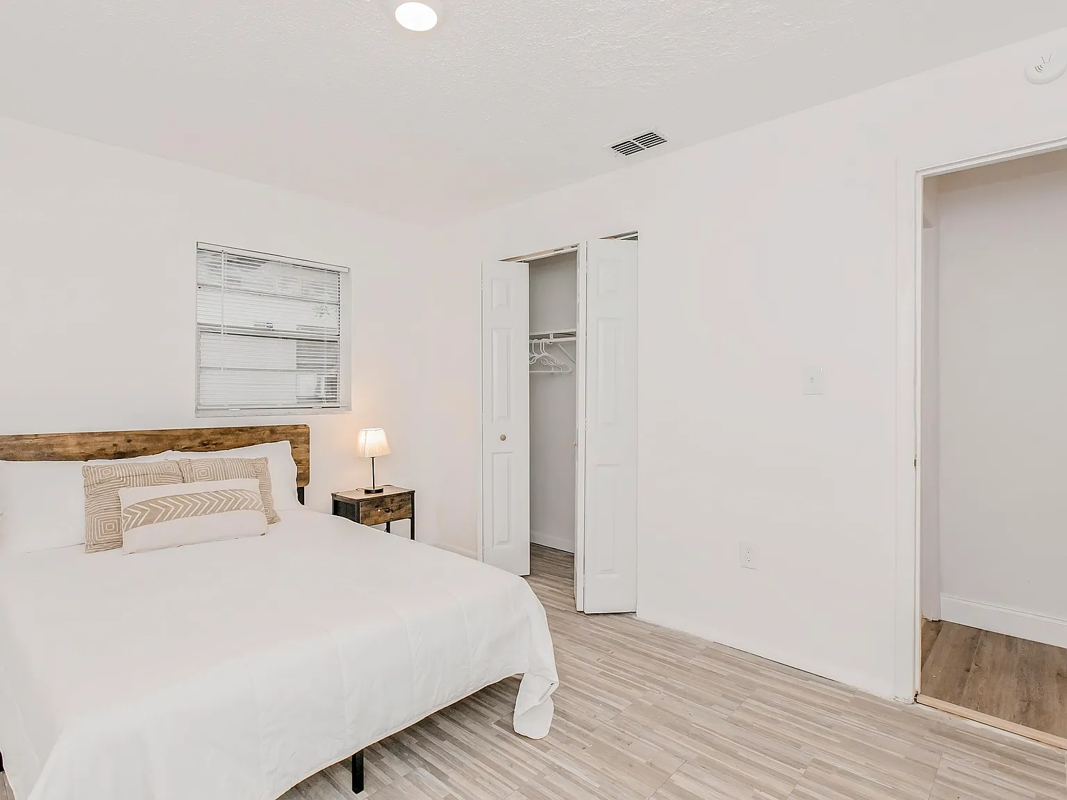 4 bed, 2.0 bath, 1176 sqft, $910 — Photo 3