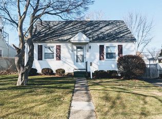 25 Neeld Ln, Aston, PA 19014