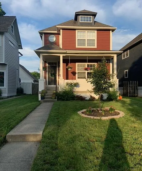 2049 Broadway St — Photo 1
