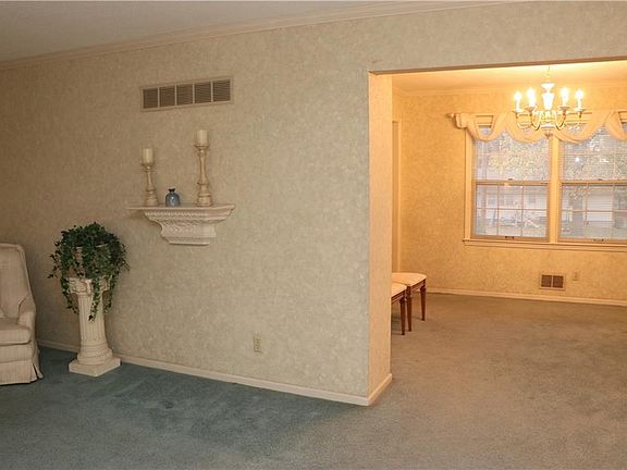 5th image of 12815 Cambridge Ave