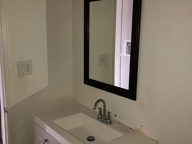 210 W Lemon Ave — Photo 7