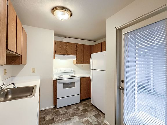 3rd image of 1232 NE 145th St APT 103