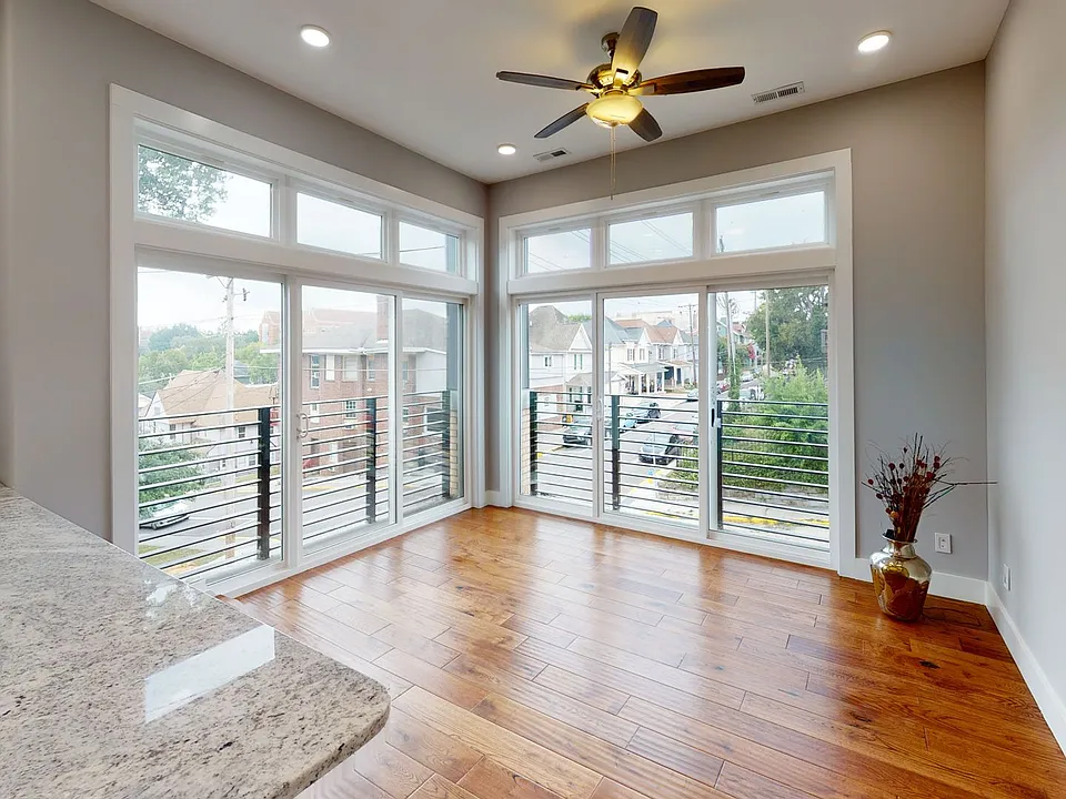 1117 Laurel Ave #204
