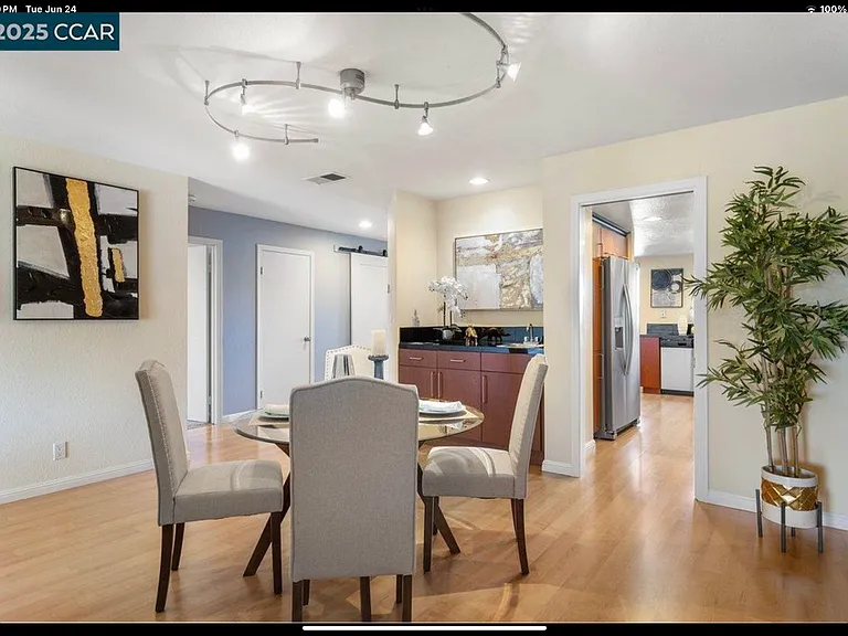 Dining area with built in wet bar or coffee/tea bar