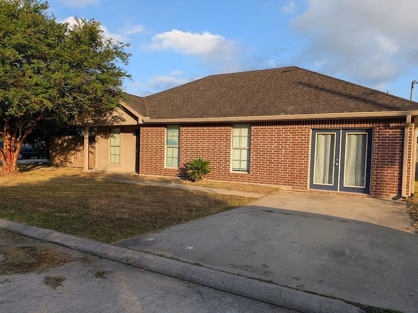 3/2 with a bonus room 5715 Springfield Circle S, Lumberton 77657 — Photo 1