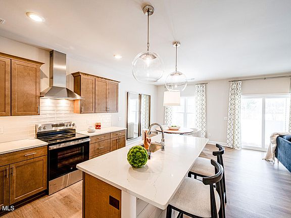 5th image of 28 Reed's Hollow