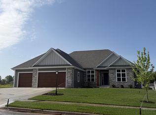 N66W21193 Sweet Clover Dr, Menomonee Falls, WI 53051