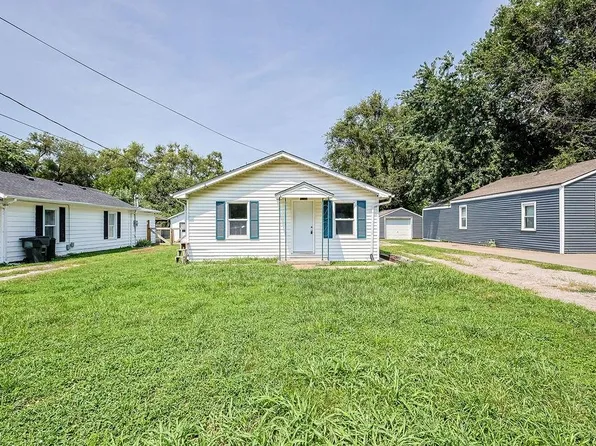 307 W Walter Ln, Saint Joseph, MO 64504