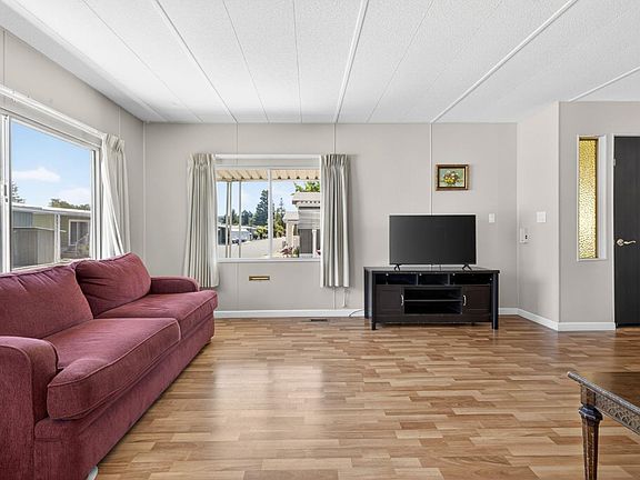 5th image of 111 Cardinal Way