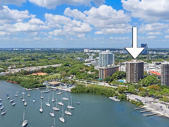 5th image of 2901 S Bayshore Dr APT 8E