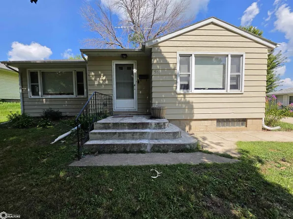 514 W 20th St, Carroll, IA 51401