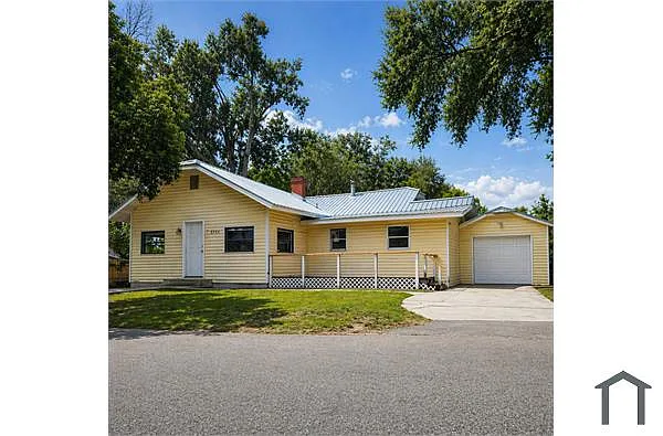 Building Photo - 37411 Magnolia Ave