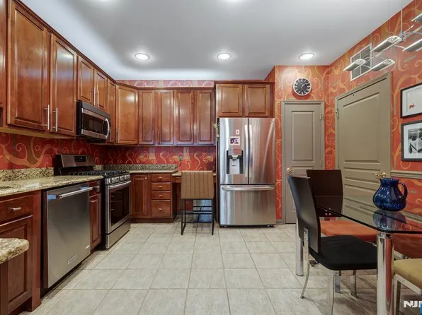 10402 Warrens Way #Top, Wanaque, NJ 07465