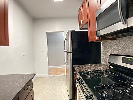 4th image of 546 W 180th St APT 24