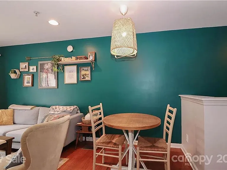 547 Donatello Ave — Photo 18