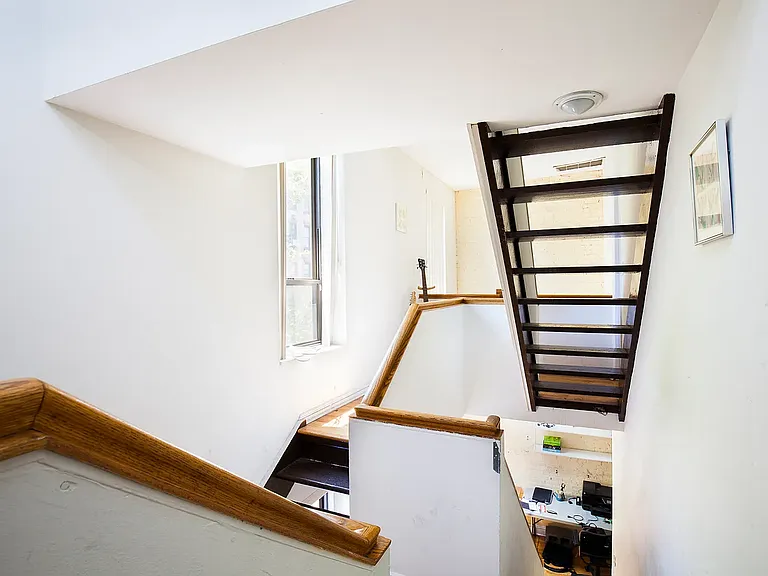 351 E 18th St #1 — Photo 6