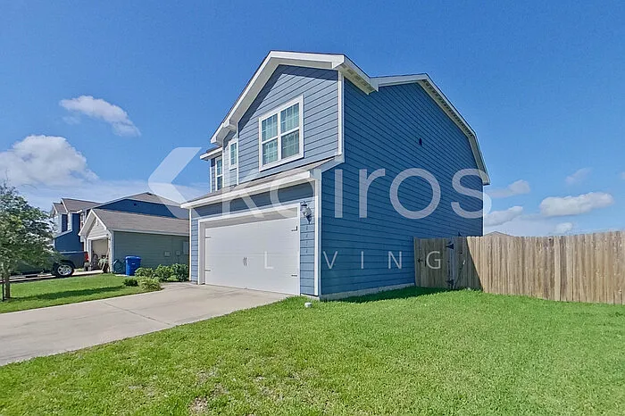 3 bed, 2.5 bath, 2046 sqft, $2,095 — Photo 2