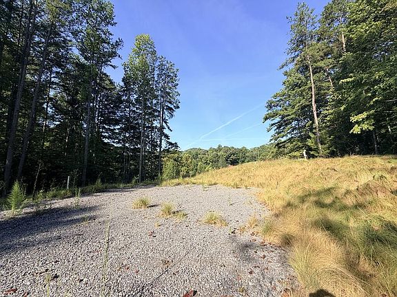 3rd image of 6260 Martins Creek Rd