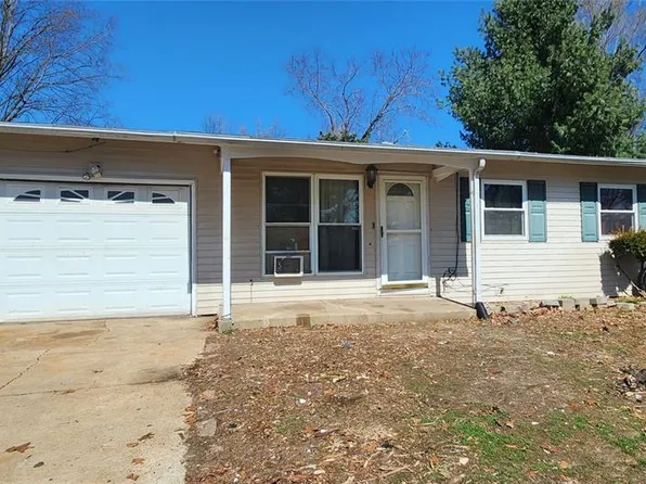 12371 Pinta Dr, Saint Louis, MO 63138
