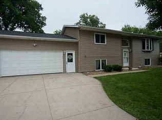 460 Quass Rd, Robins, IA 52328