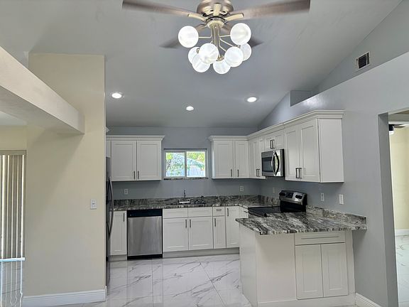 3rd image of 624 SE 1st Pl